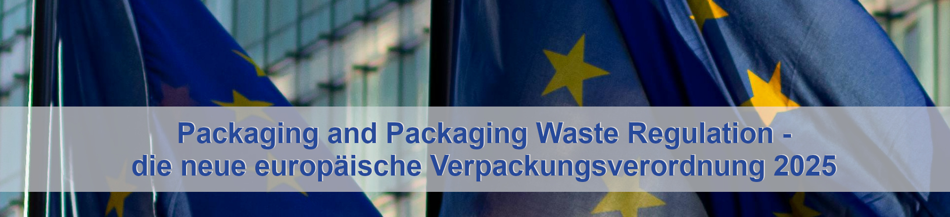 Ausschnitt 2 EU-Flaggen, sowie Text "Packaging and Packaging Waste Regulation - die neue europäische Verpackungsverordnung"